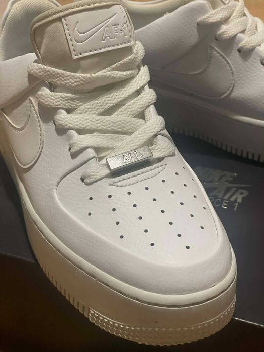 Vând Nike Air Force 1 Sage Low Femei