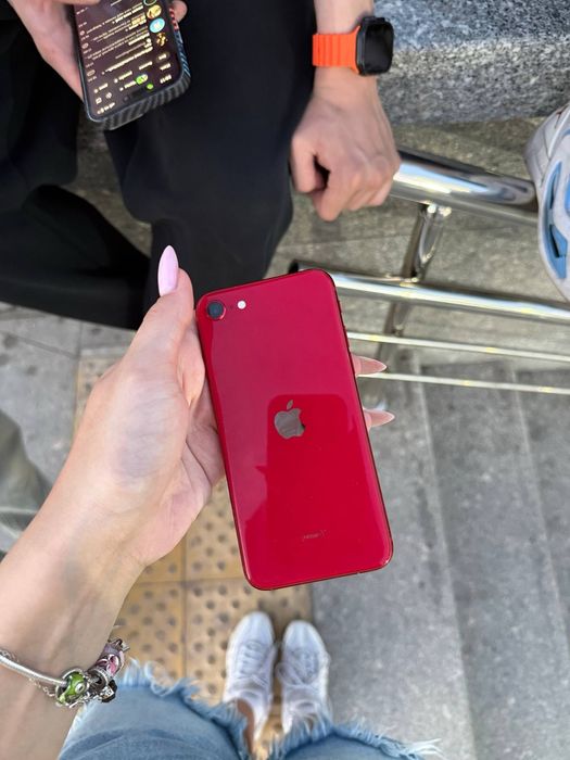 iphone se 2 поколения
