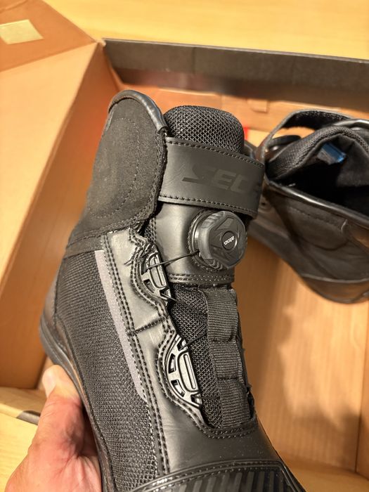 Дамски мото обувки нови