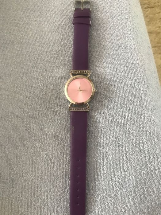 Лилав Часовник Avon