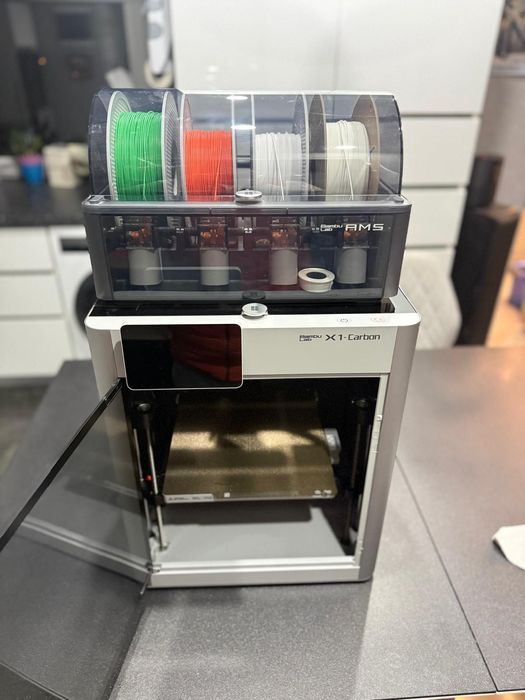 Bambu Lab X1 Carbon + AMS – 197 ore de funcționare