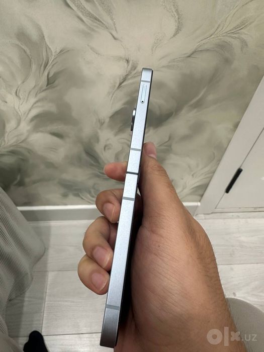 Samsung flip 6 ..