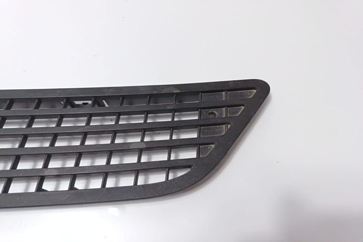 Grila capota  2E1864877C Volkswagen VW Crafter prima generatie