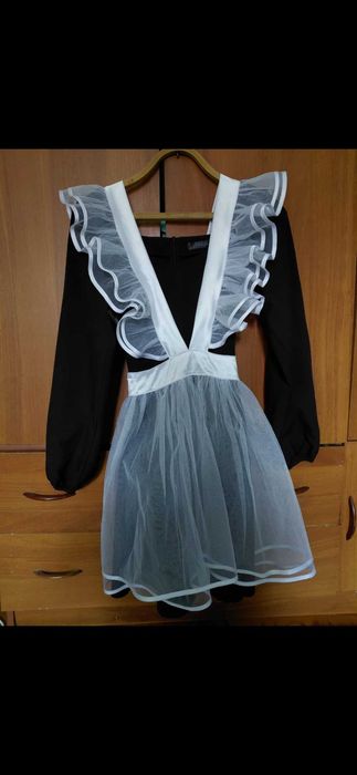 Продам платье с фартуком для выпускницы.