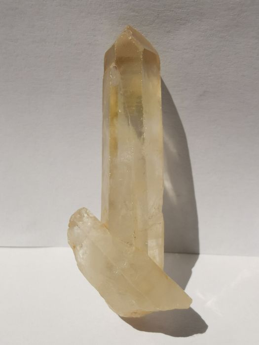 Тюркоаз Калцит Апатит Вкаменено дърво Кварц Борнит Пирит Ахат Кристали