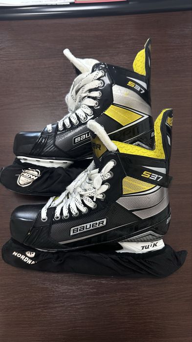 Коньки хоккейные