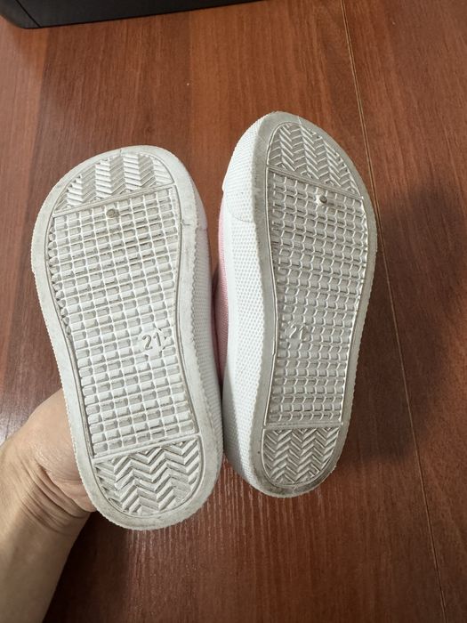 Продам кеды на девочку