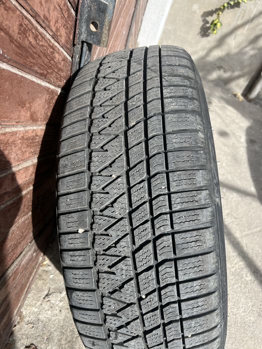 Зимни гуми KUMHO за джип 235.60.18 ДОТ 2021г.карани са малко.Перфектни