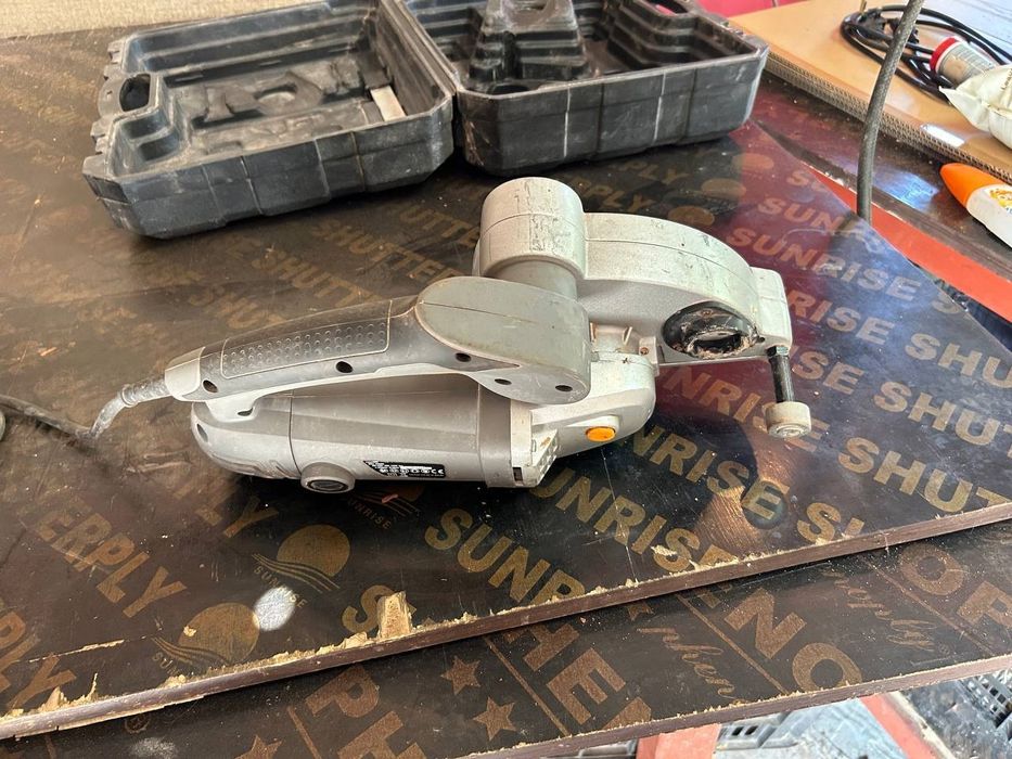 Машина за канали в зидария в бетон