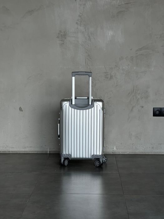 Срочно продам чемоданы