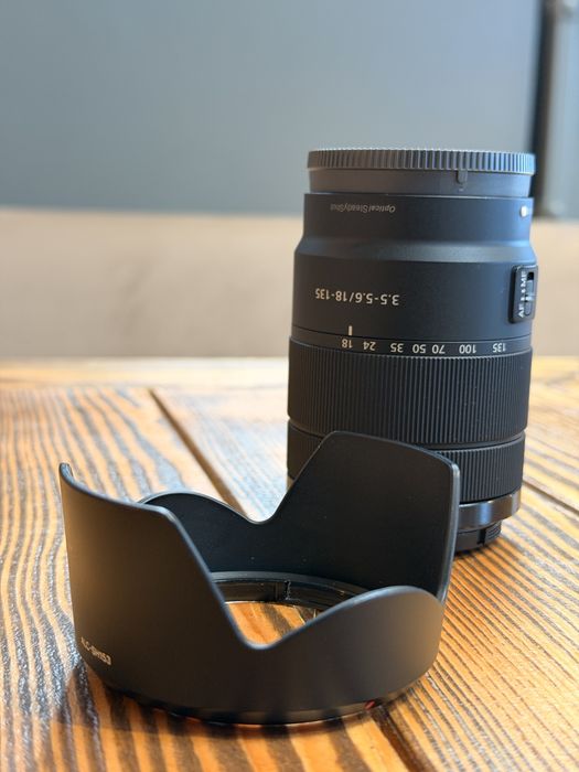 Sony E 18-135mm f/3.5-5.6 OSS