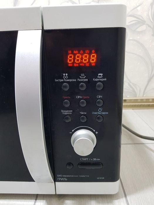 Срочно продам микроволновку Samsung 30 литр биокерамический открытие