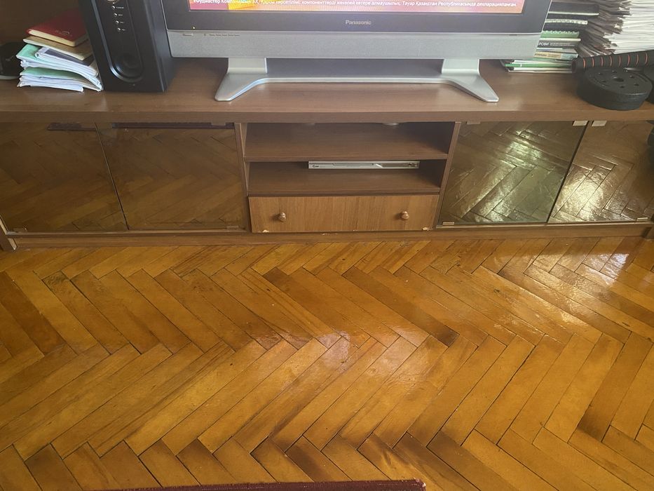 Продам тумбу под телевизор