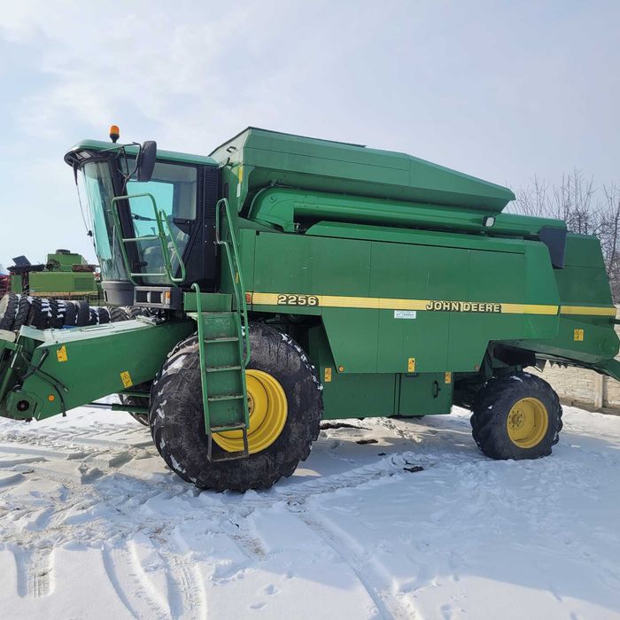 John Deere 2256, an 2001, climatizare, header 5,50 m, revizata, IMPORT