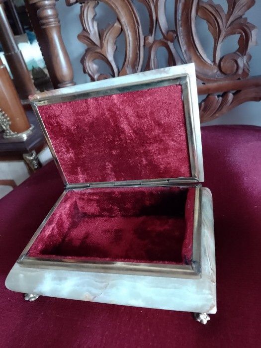 Caseta mare pentru bijuterii din onix ,piesa deosebita in stare excele