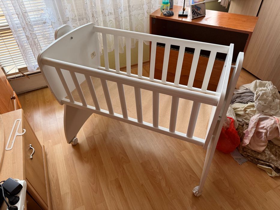 Дървена кошара за бебе