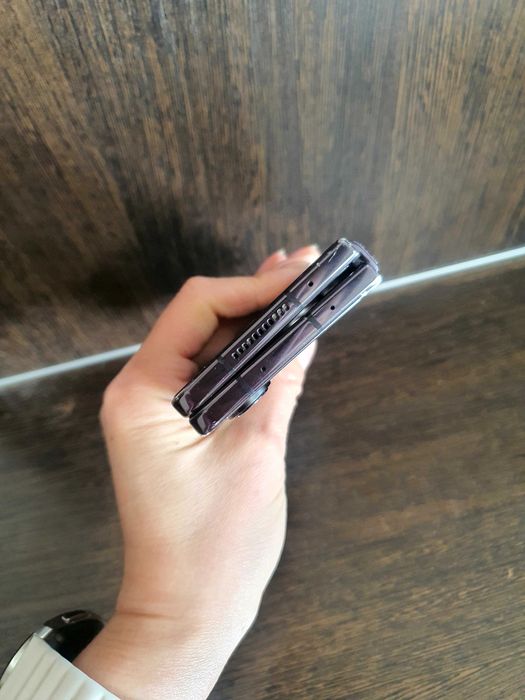 Телефон samsung Z Fold4.