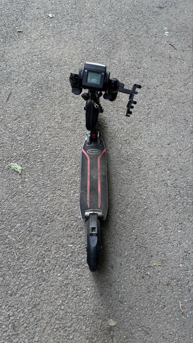 Trotineta electrica E-TWOW MASTER, viteza 25km/h, autonomie 40km, rulaj 225km, ca noua.