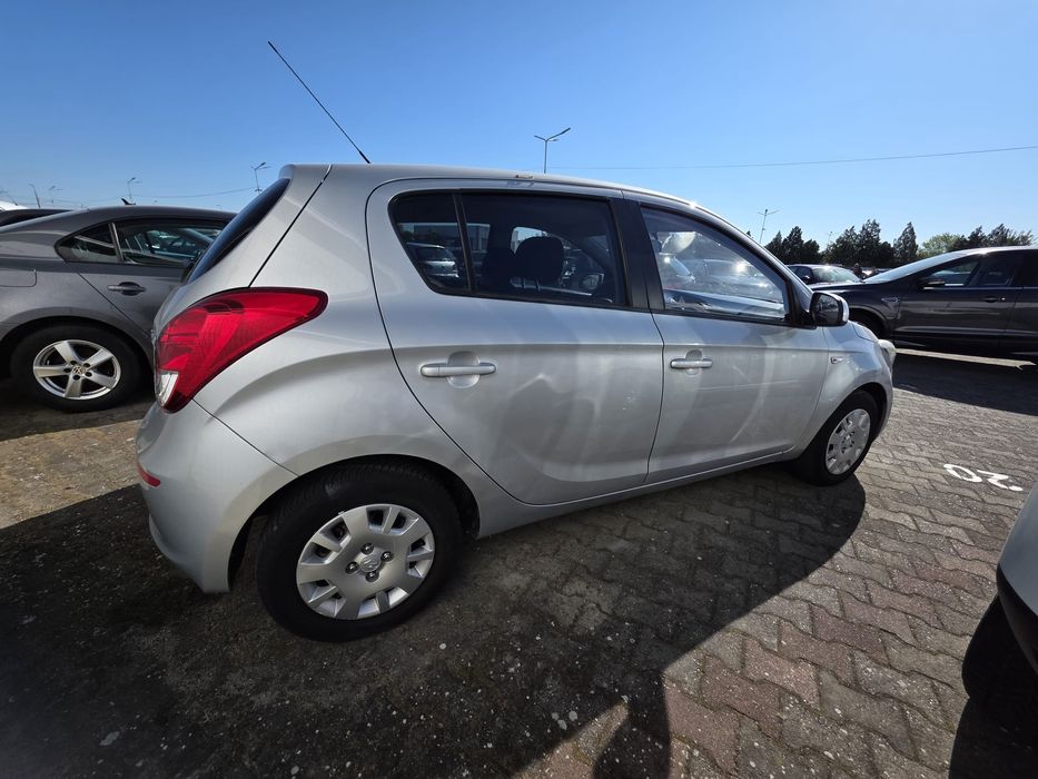 Hyundai i20 - An 2013 - 1.2 Benzina 4 cilindri Euro 5 - Clima