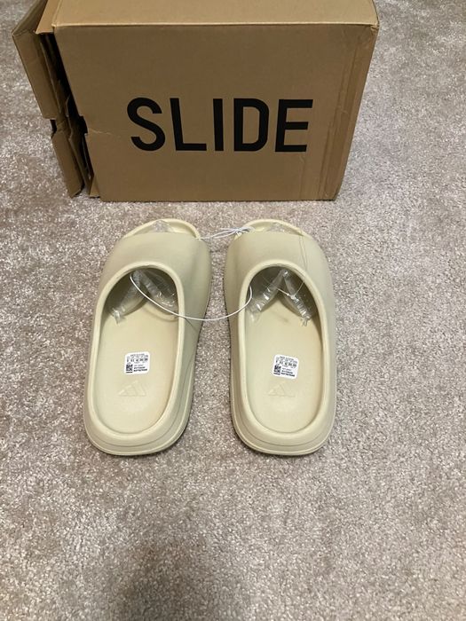 Yeezy Slides - Noi, cu eticheta