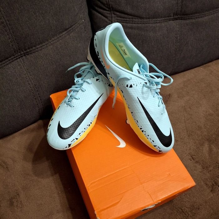 Футболни обувки  nike plantom