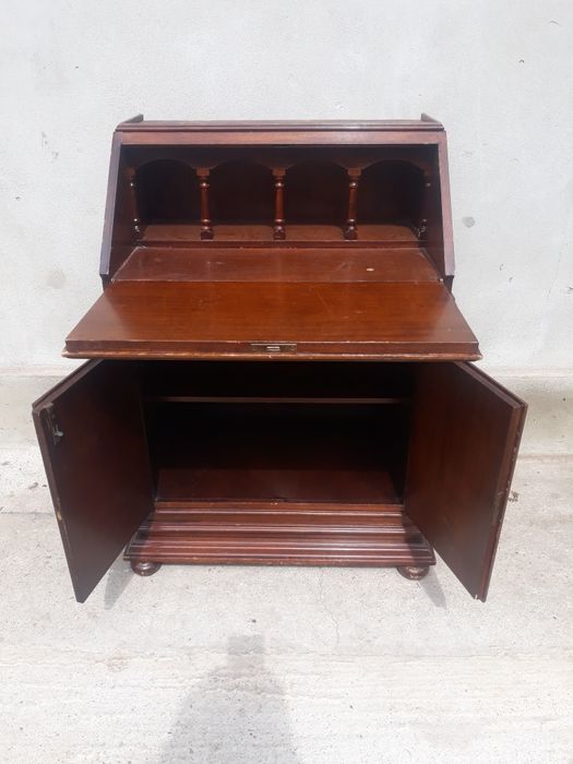 Secretar / Secretaire  Birou vechi, din lemn masiv