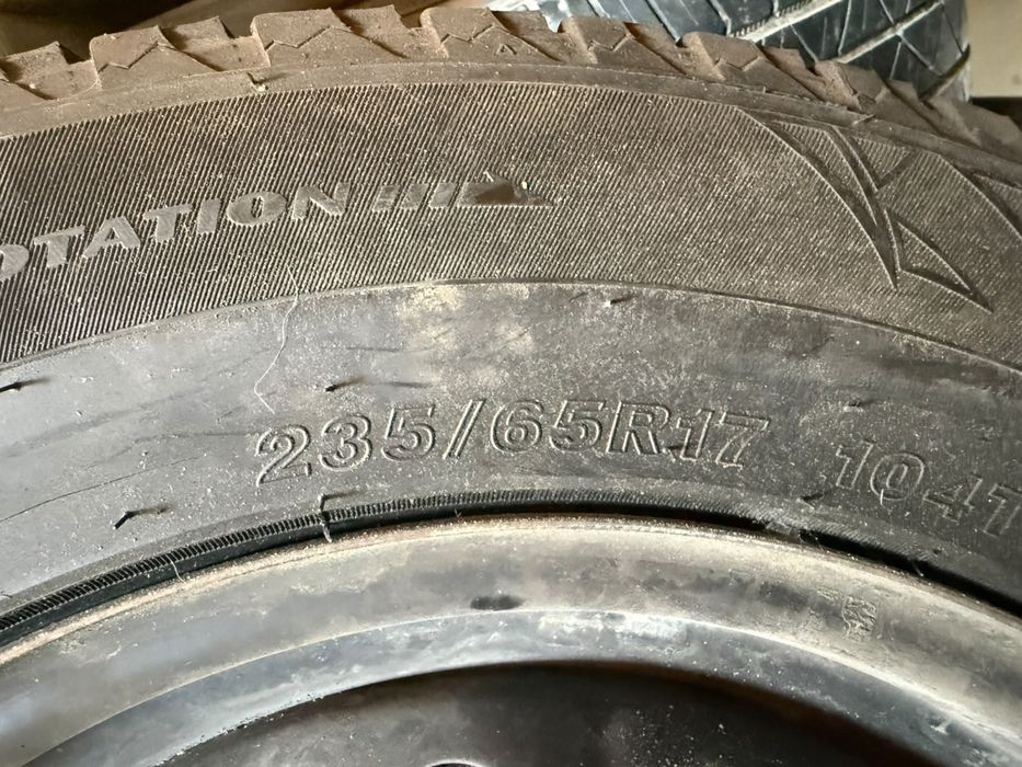 Зимняя ризина 235/65 R17