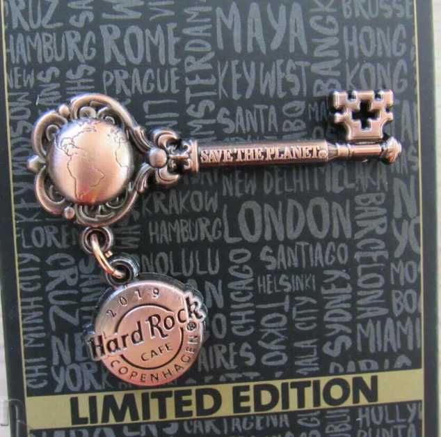 Нови оригинални значки от Hard Rock Cafe Москва,Венеция,Прага,Дания
