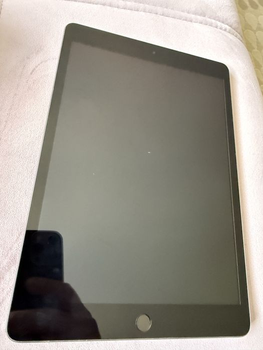 Doua iPad 7th gen  si 9th gen la pret de unu.