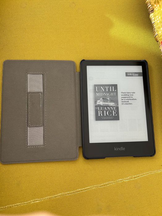 Kindle Paperwhite (11th generation) 13GB cu husa
