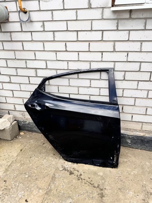 Elantra 2013 дверь