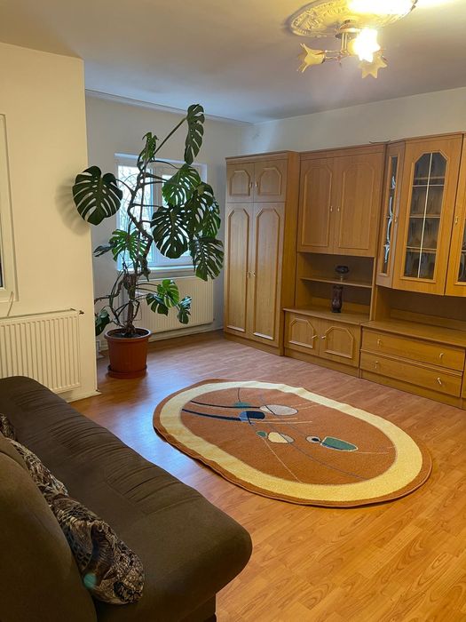 Închiriez apartament 3 camere