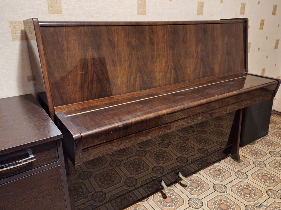 Продам пианино Petrof