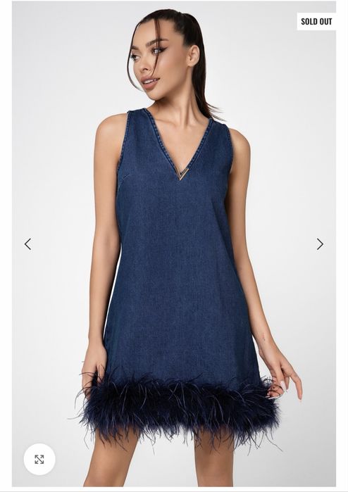 Дънкова рокля с пера