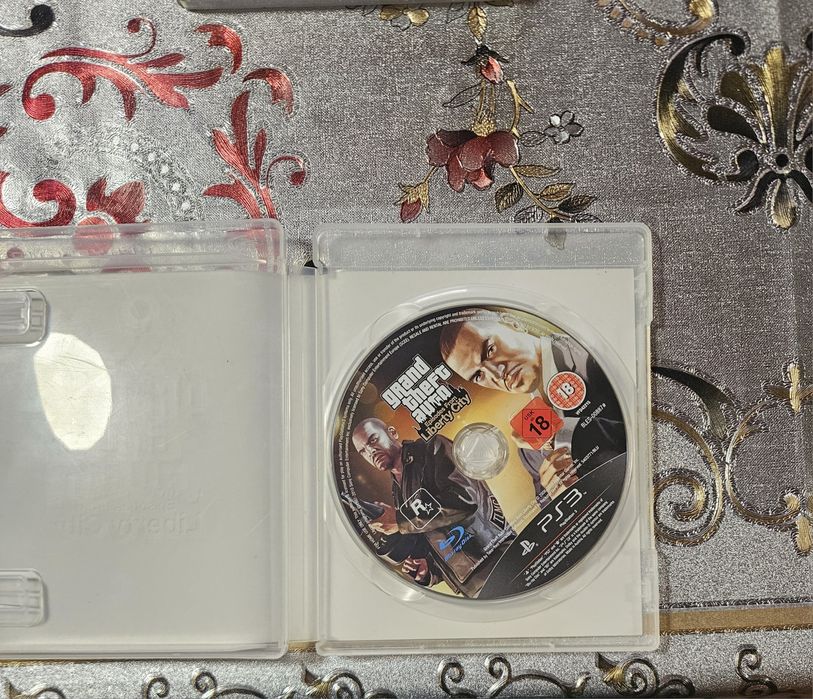 Игри за playstation 3  GTA 5 и  GTA 3