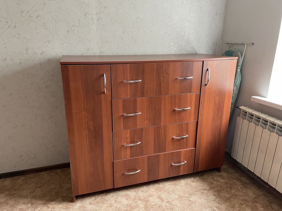 Камод и диван …..