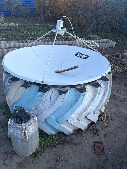 Спутниковая тарелка SVEK