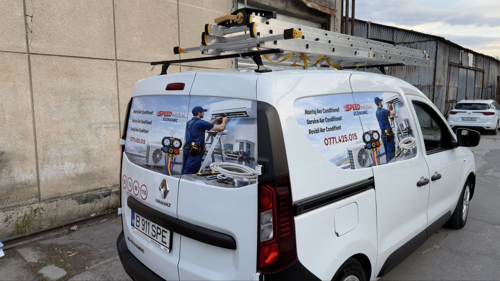 Pliante Flyere Carti de vizita Autocolante Stikere Colantari Benare