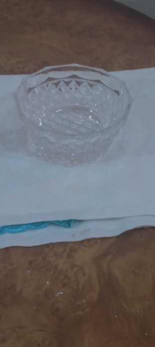 Две хрустальные вазы