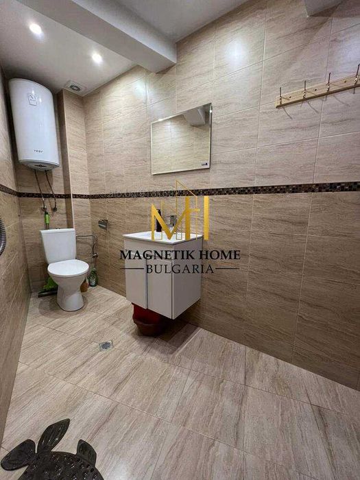 Приветлив двустаен апартамент с частна дворна площадка до х-л България