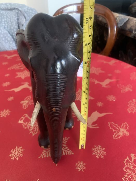 Statuiete din lemn exotic