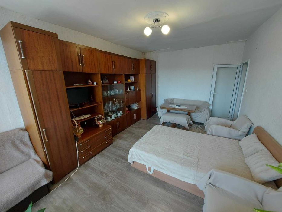 Продава се Двустаен апартамент в Търговище, Запад 2 - 65 кв.м за 1177 €/кв.м - Снимка #1