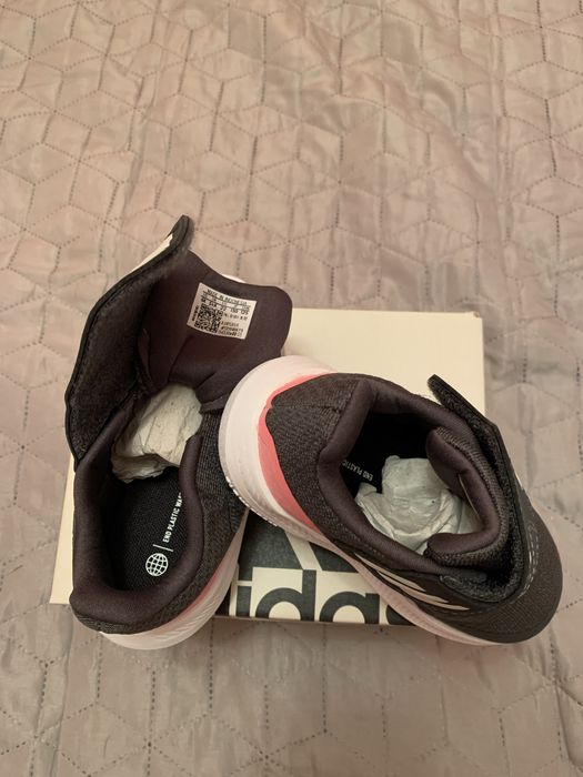 Чисто нови детски обувки Adidas номер 22