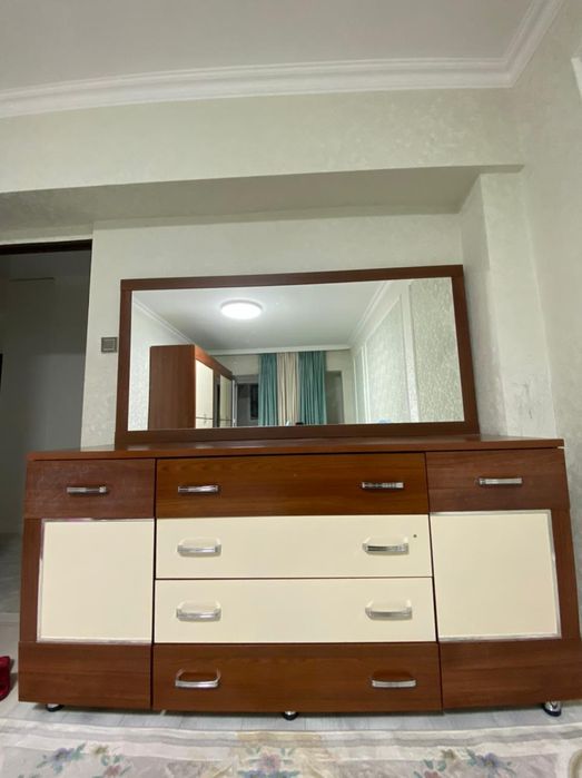 Комод с зеркалом