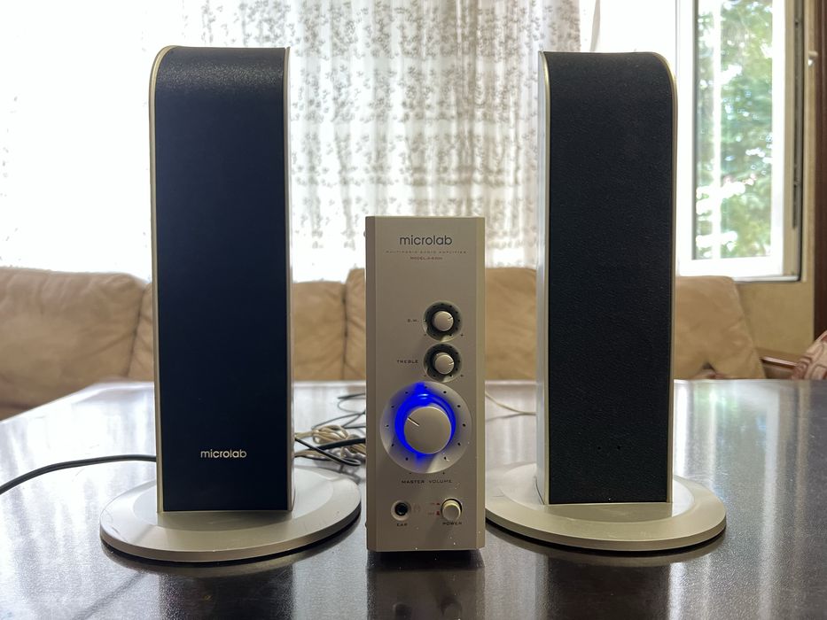 Срочно продаю микрофон LG и Микролаб модель А6300