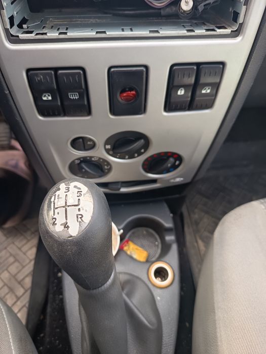 Logan 2007. Al treilea proprietar. La doar 148077. Ac funcțional. Dist