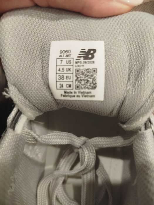 ЧДамски маратонки New Balance 9060