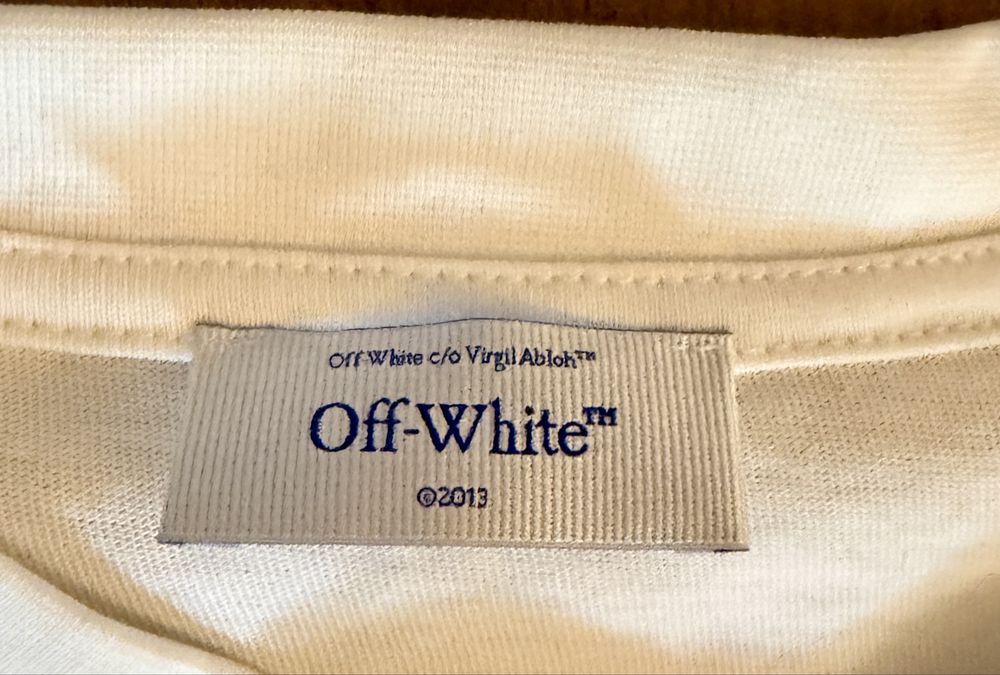 Tricou off White nou marimea XL primit cadou, imi este mic, pret 300 l