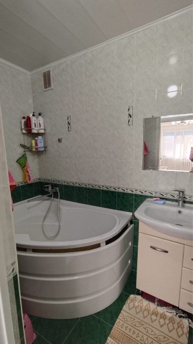 Продам 2 к квартиру в 12 мкр