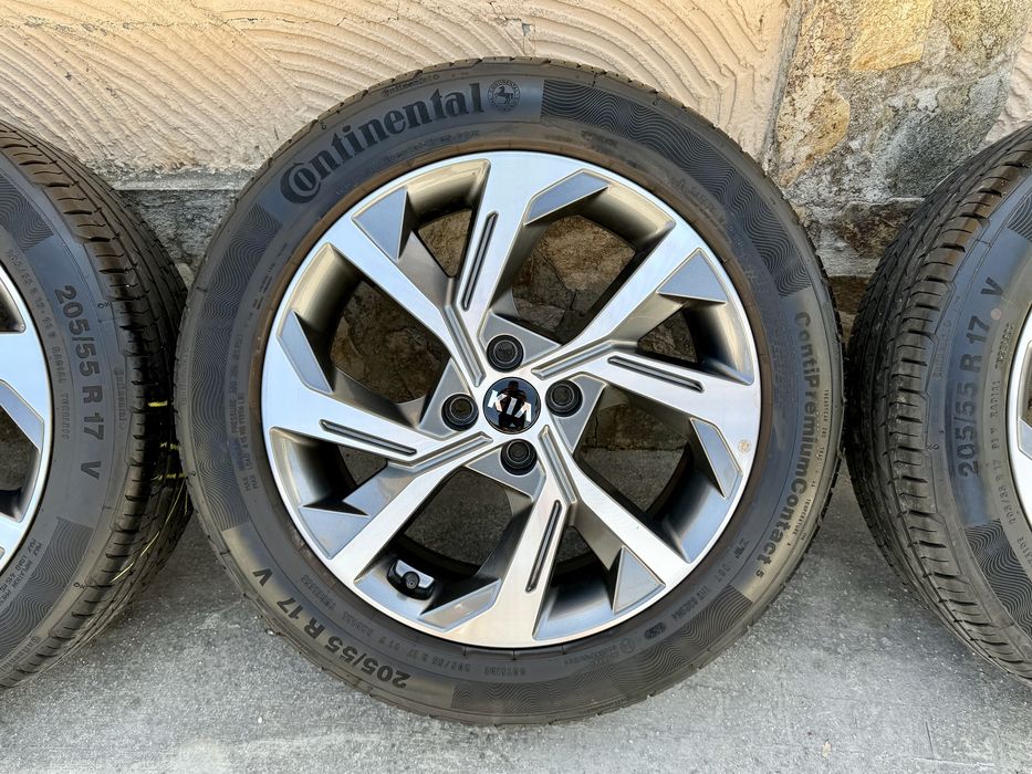 Оригинални 17ʼ Джанти Kia 4x100 с летни гуми Continental 205/55/17